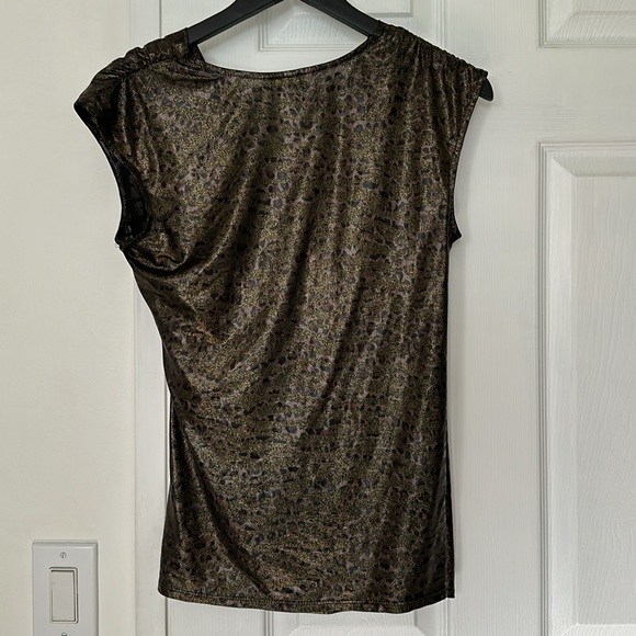 Sleeveless Gold and Bronze blouse. - Picture 5 of 7